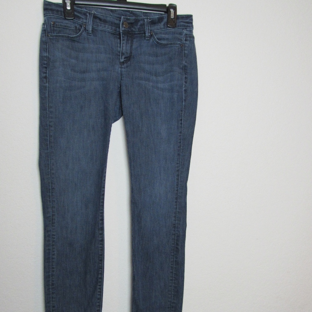 Ann Taylor medium wash jeans, size 4.  C